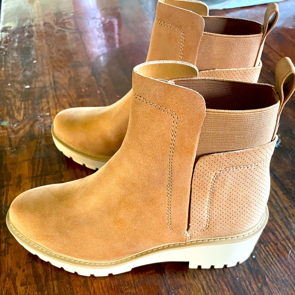 ANA Dorick Cognac.  Woman’s heeled short boots with memory foam size 8.